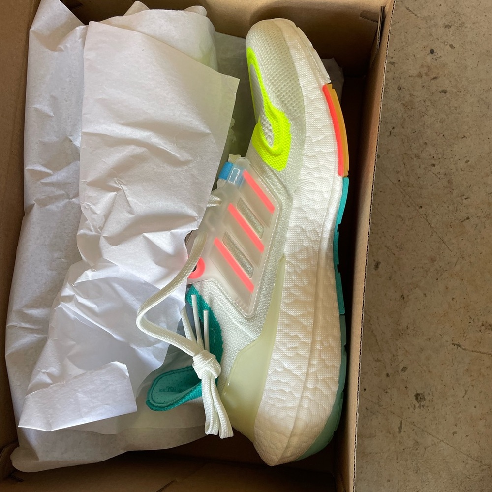 Adidas Ultraboost 22 W Running Shoes